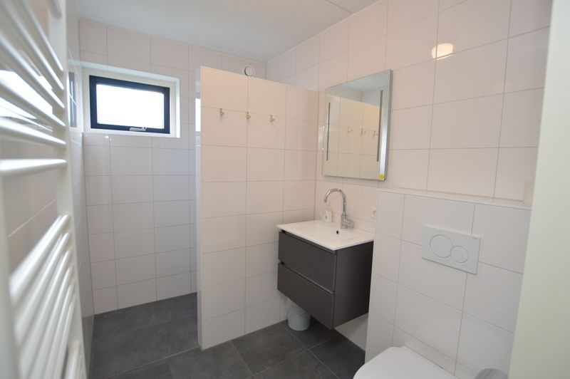 Stylish bathroom in Holiday home Stappeland 207, De Koog, Texel with modern facilities and lots of light.