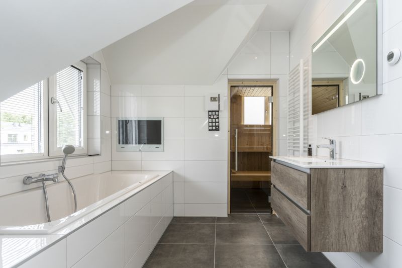 Luxury bathroom with bath and sauna in Villa 39, De Koog, Texel. Relaxed vacation home on the Wadden Islands.