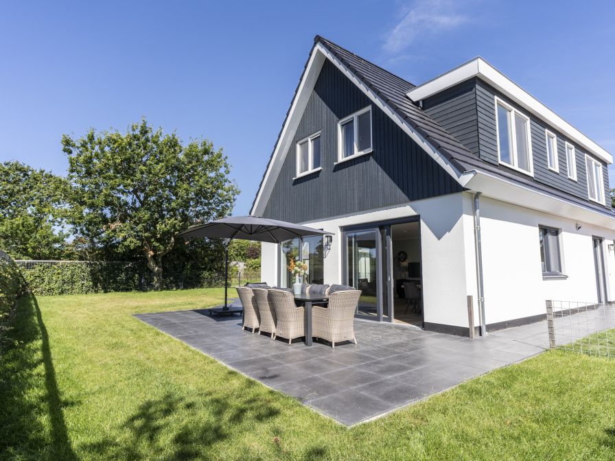Villa 37a in De Koog, Texel with spacious terrace and green garden, ideal for a vacation home on the Wadden Islands.