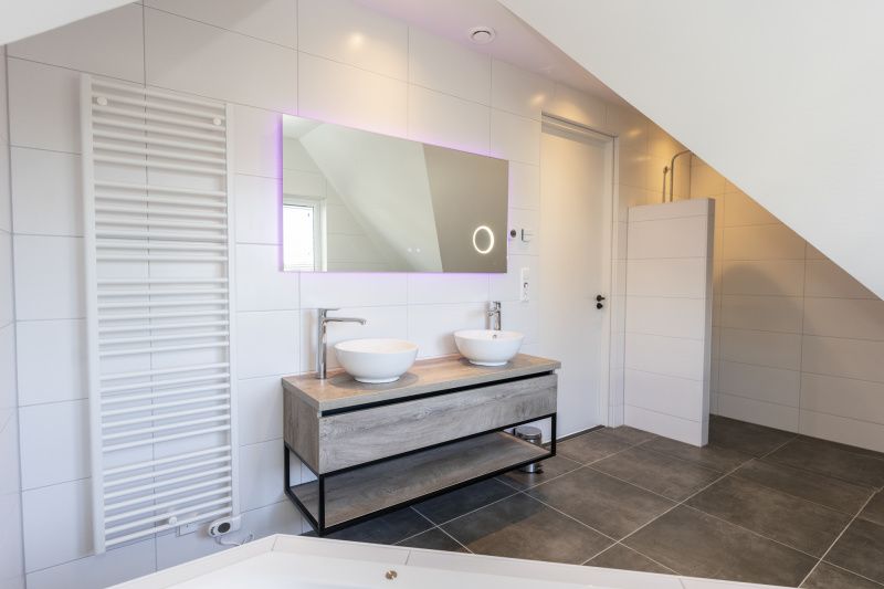Spacious bathroom with double sink in Villa 37a, De Koog, Texel, vacation home with modern amenities.