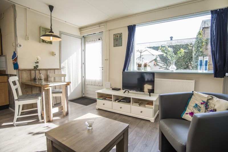 Bright living space in Bungalow 9708, De Koog Texel, with modern amenities and garden views.