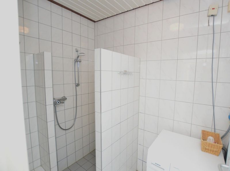 Stylish bathroom in vacation home Plevierstraat 18, De Koog, Texel with modern shower and tiling.