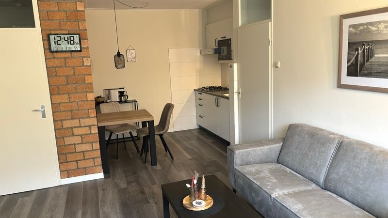 Dining and living space in Apartment Kerckeland 40, De Koog, Texel with open kitchen.