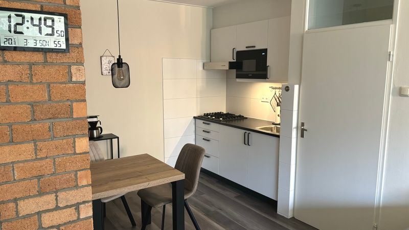 Stylish kitchen in Apartment Kerckeland 40, De Koog, Texel with dining area.