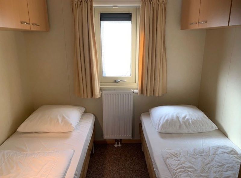 Second bedroom with separate beds Chalet Bregkoog 203 in De Koog, Texel.