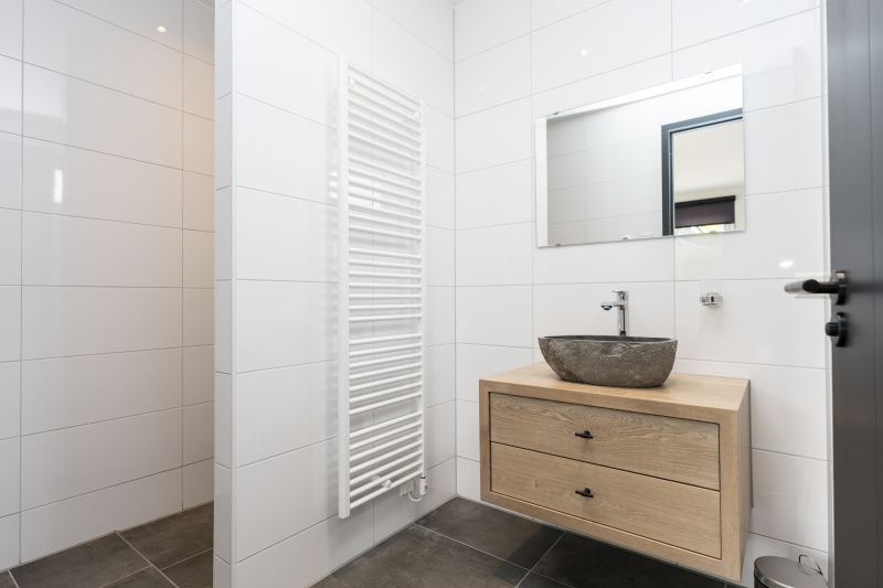 Modern bathroom in Villa 37, De Koog, Texel. Luxury vacation home on the Wadden Islands.