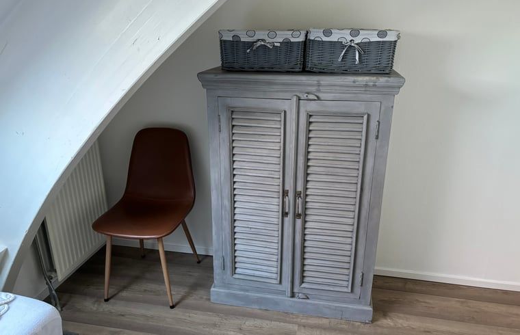 Cozy bedroom with two single beds and skylight in Cottage in De Koog, Texel.