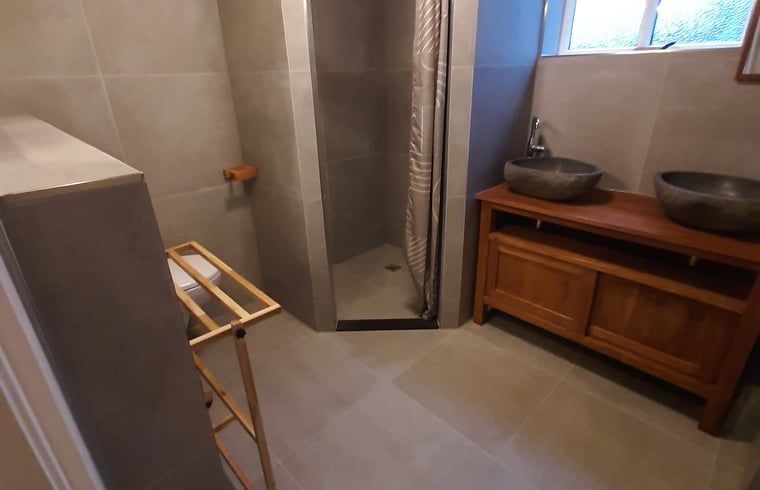Modern bathroom with shower and toilet in Cottage in De Koog, Texel, for ultimate comfort.