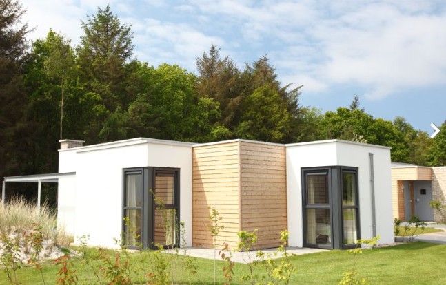 Modern vacation home at Kustpark houses in De Koog, Texel, surrounded by greenery for a relaxing stay on the Wadden Islands.
