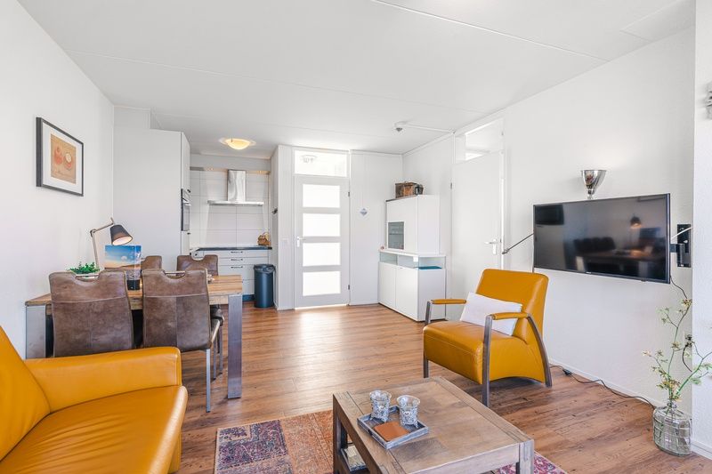 Open kitchen and dining area in Apartment Juliana 154 Zeezicht, De Koog, Texel with modern amenities.