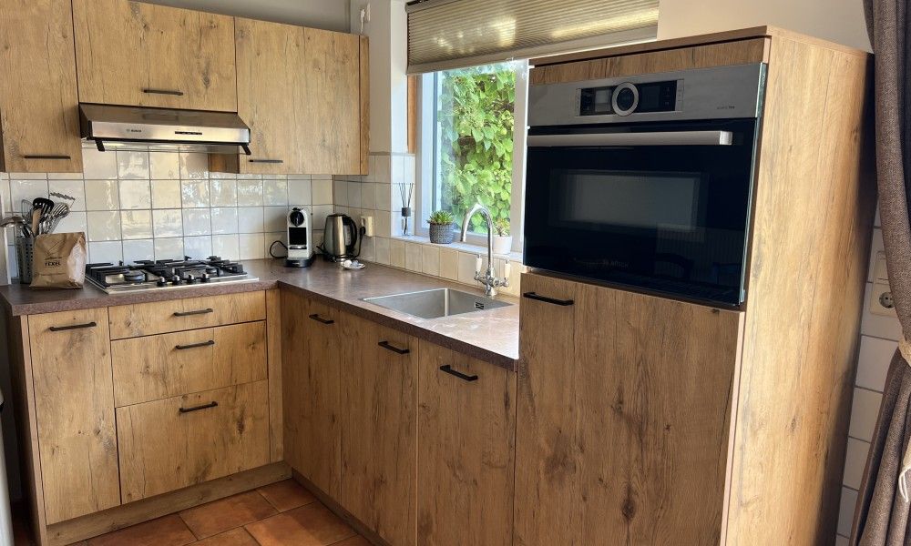 Cozy dining area in Koetshuis vacation home, De Koog, Texel. Perfect for a relaxed meal on the Wadden Islands.
