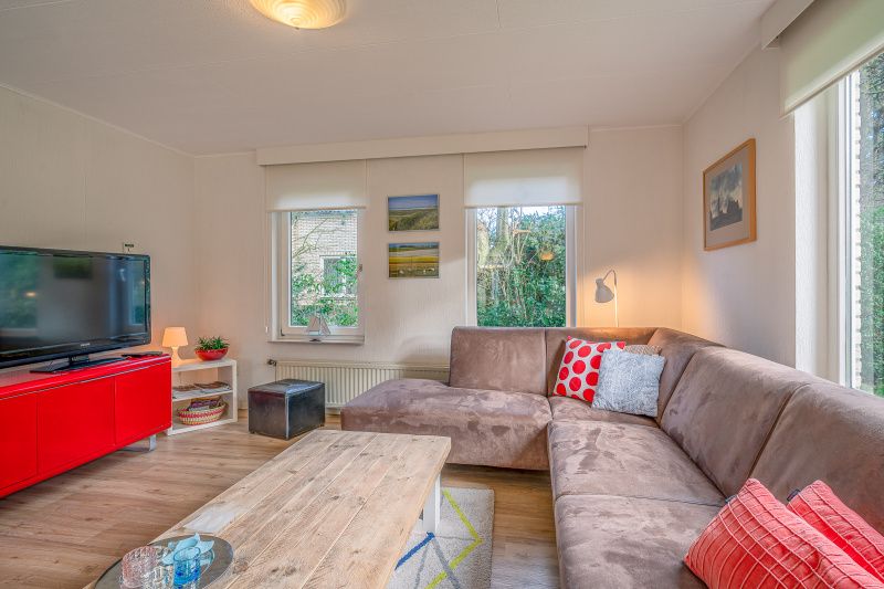 Moderne Sitzecke im Ferienhaus Honeysuckle 29, De Koog, Texel auf den Watteninseln.