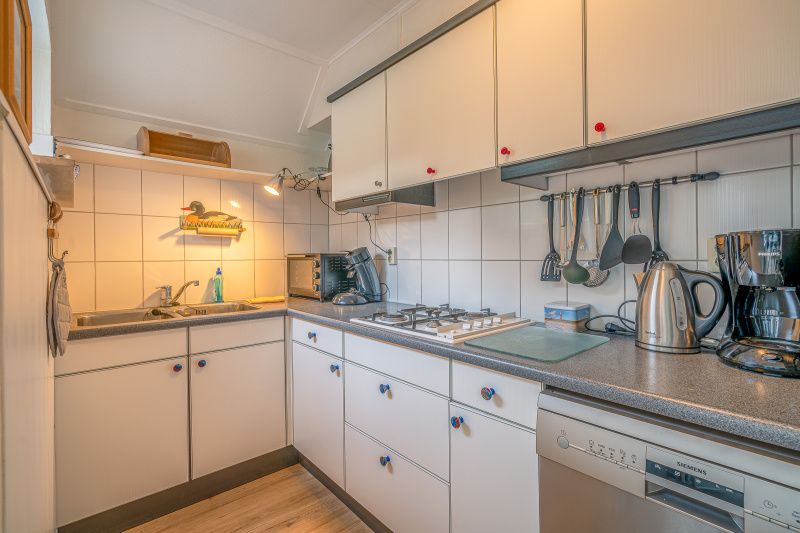Voll ausgestattete Kueche im Ferienhaus Kamperfoelie 29, De Koog, Texel auf den Watteninseln.