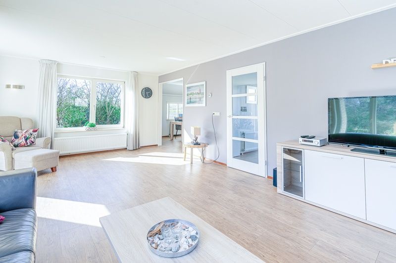 Geraeumiges und helles Interieur des Ferienhauses Kamperfoelie 95, De Koog, Texel