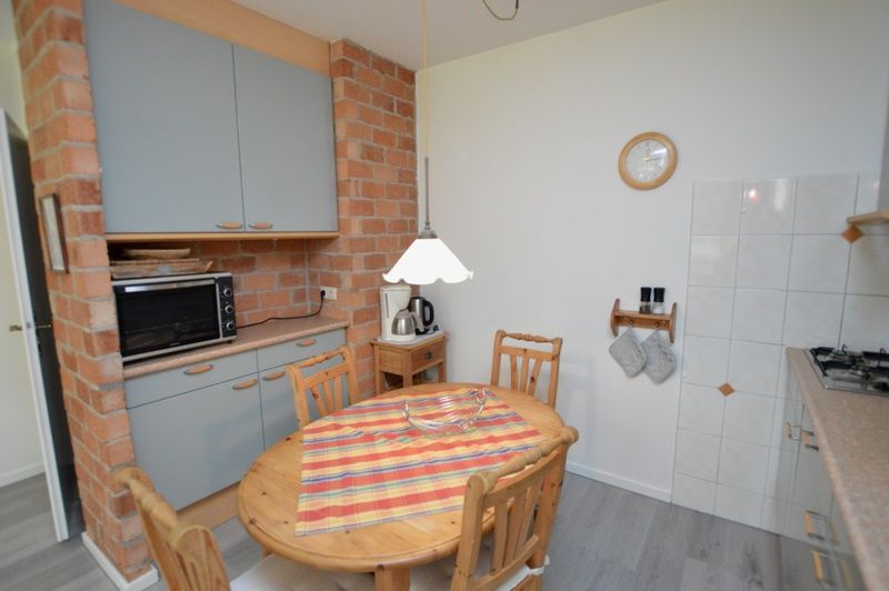 Comfortable dining area in Apartment Kerckeland 20, De Koog, Texel next to a fully equipped kitchen.