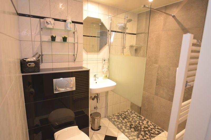 Modern bathroom in Apartment Kerckeland 20, De Koog, Texel with spacious shower and stylish finish.