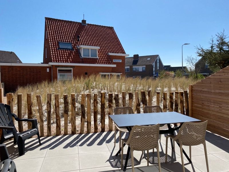 View from the terrace of De Duinroos vacation home, De Koog, Texel with natural surroundings.