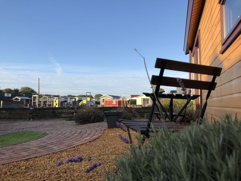 Blick von der Terrasse des Chalet Bregkoog 253, De Koog, Texel mit einer entspannten Atmosphaere und einer schoenen Umgebung.