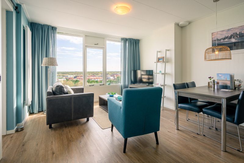 Lichte woonruimte in Appartement Juliana 176 Eilandzicht, De Koog, Texel, ideaal voor ontspanning op de Waddeneilanden.