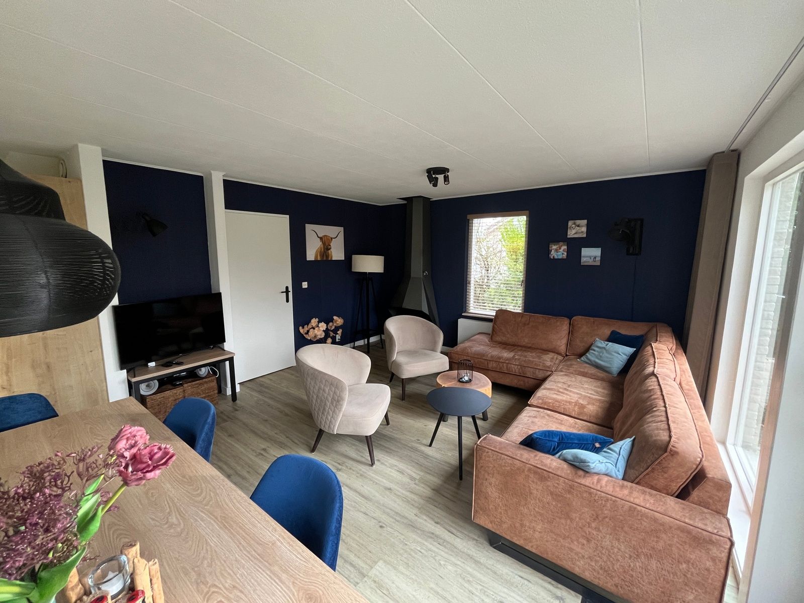 Gezellige zithoek in De Duinven, De Koog, Texel, ideaal voor ontspanning en samenzijn met familie en vrienden.