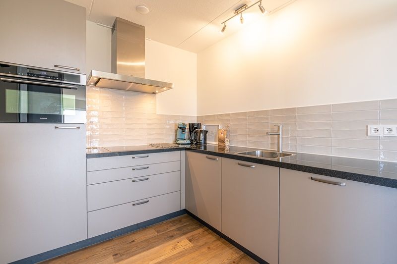 Moderne Kueche in Appartement Juliana 150 Zeezicht, De Koog Texel, komplett ausgestattet.