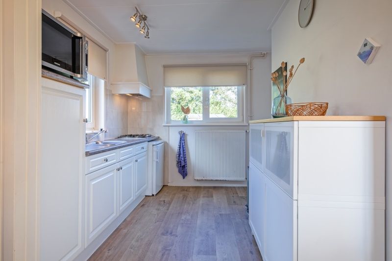 Modern kitchen in De Veldleeuwerik vacation home, De Koog, Texel