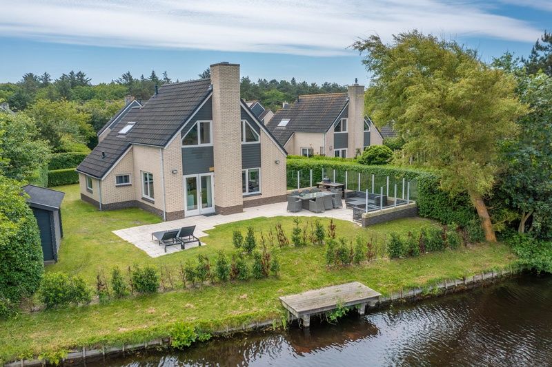Cozy vacation home Honeysuckle 67 in De Koog Texel with beautiful views of green surroundings and waterfront on the Wadden Islands.