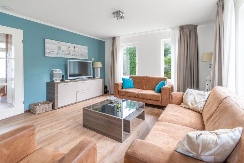 Stylish living room in Holiday home Honeysuckle 49, De Koog, Texel, with comfortable seating.