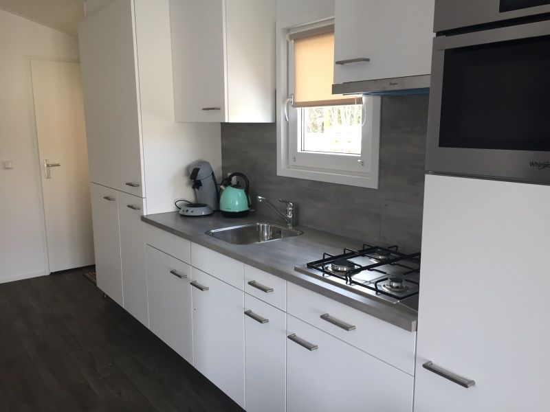 Fully equipped kitchen in Chalet Bregkoog 224, De Koog, Texel, ideal for self-catering vacations.