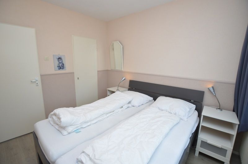 Bedroom with double bed in Apartment Kerckeland 70, vacation accommodation in De Koog, Texel.