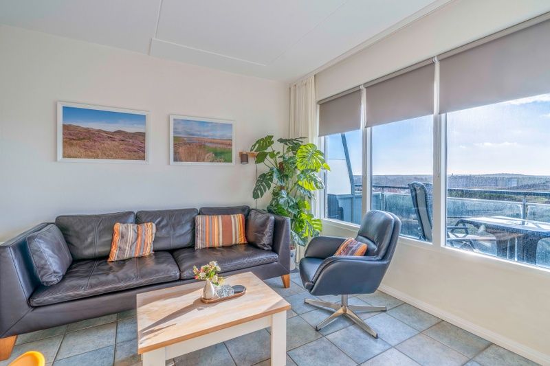Cozy sitting area in Apartment Juliana 142 Island and Sea View, De Koog Texel with a view of nature.