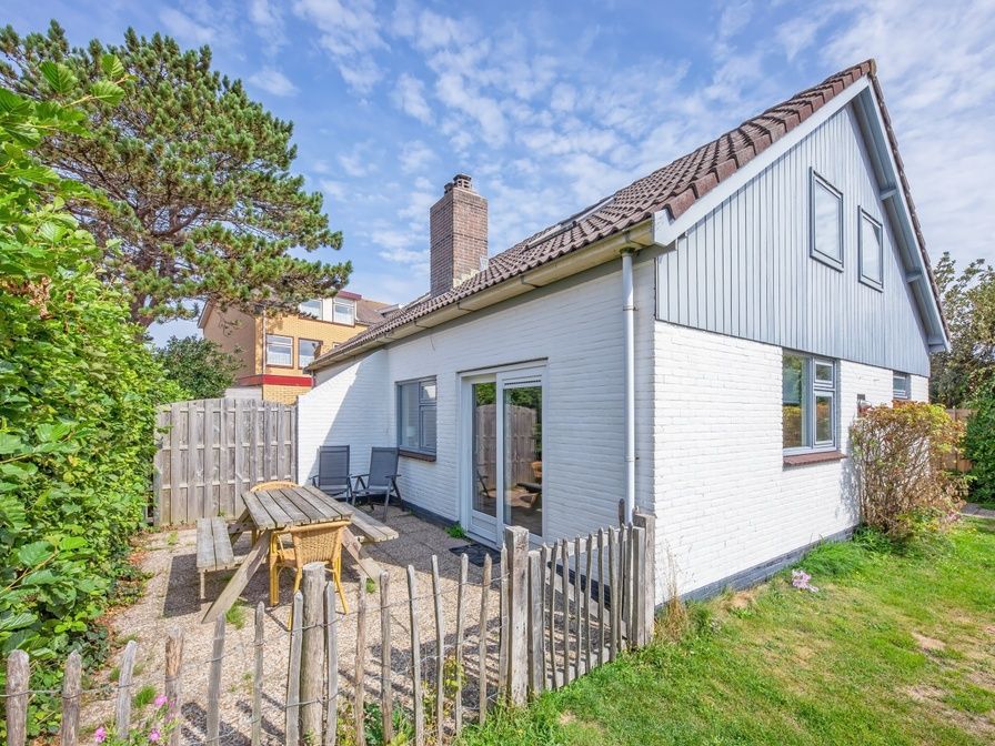32a Castor vacation home with fenced terrace in De Koog, Texel, Wadden Islands.