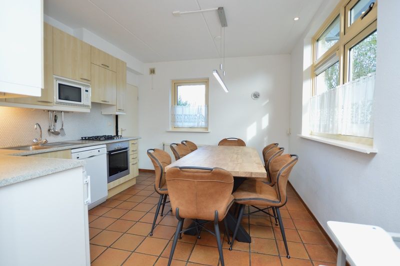 Dining kitchen in Holiday home Stappeland 199, De Koog, Texel, with spacious dining table and modern kitchen appliances.