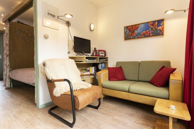 Cozy sitting area in Schanulleke, De Koog, Texel, vacation home with comfortable sofa and armchair.