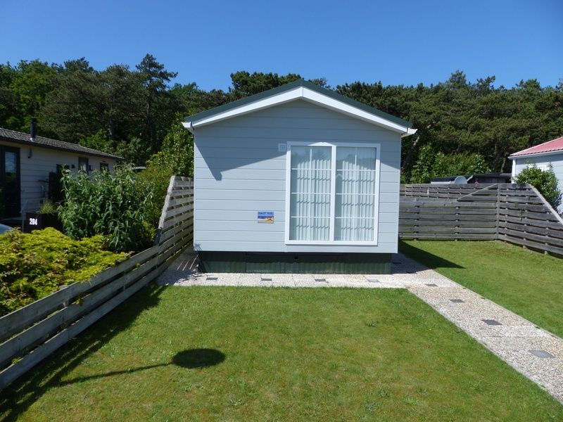 Chalet Bregkoog 205 on Texel, vacation home with lawn and fenced garden in De Koog.