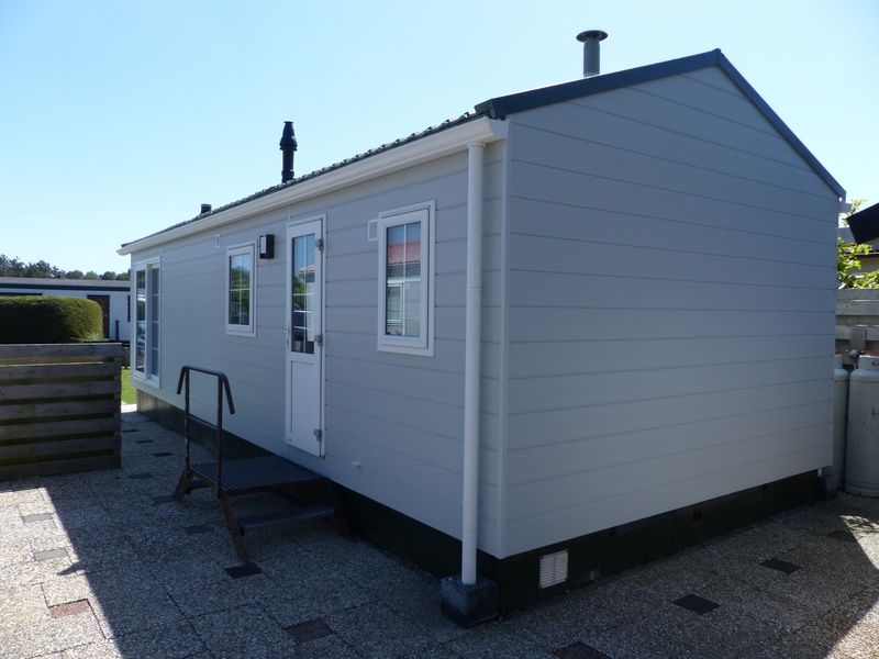 Back side of Chalet Bregkoog 205, vacation home in De Koog Texel with terrace.
