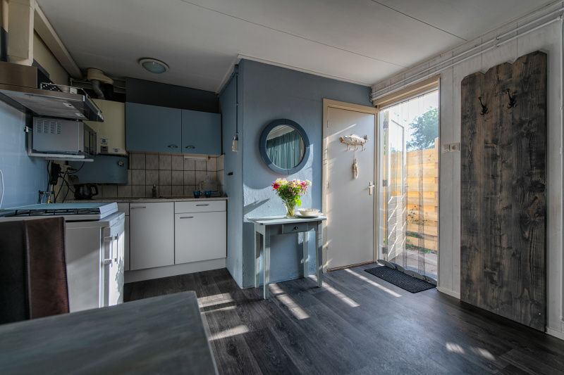 Gemuetliche Kueche im Ferienhaus 2490, De Koog, Texel, mit modernen Geraeten und viel Tageslicht.