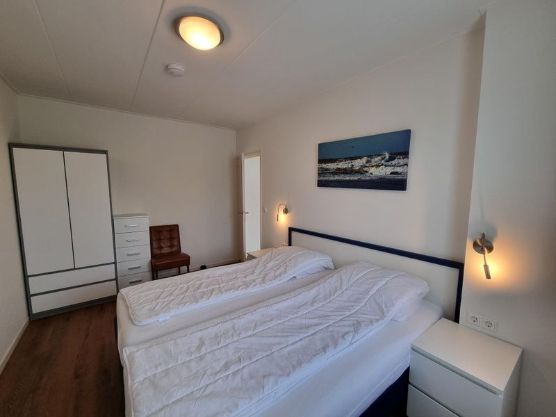 Second bedroom in Bungalow Epelaan 13, De Koog, Texel, with double bed and restful decor.