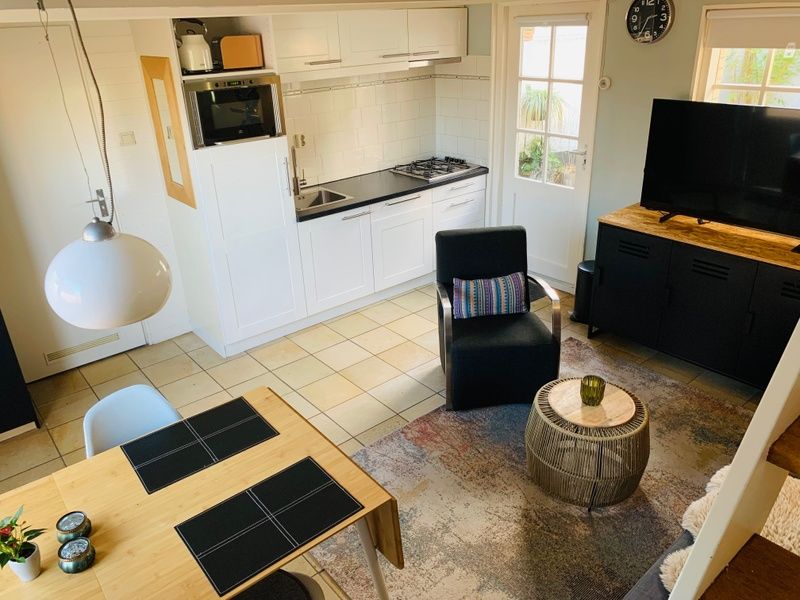 Modernes Badezimmer im Ferienhaus Texel D, De Koog, Texel, mit Dusche und stilvoller Einrichtung.