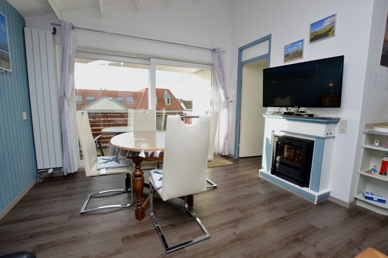 Modern dining room in Motel Texel - Apartment 315/1T, De Koog, Texel with large windows and lots of natural light.