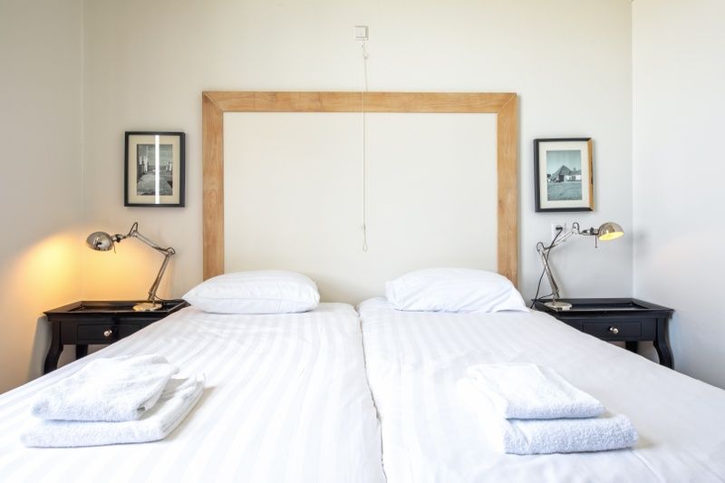 Comfortabele slaapkamer in Appartement - 4-persoons (1533) in De Koog, Texel, perfect voor een ontspannen nachtrust.