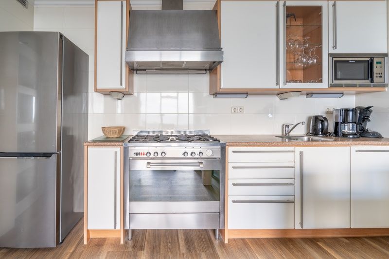 Volledig uitgeruste keuken in Appartement Juliana 164 Zeezicht, Texel, met moderne apparatuur.