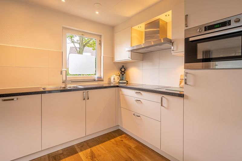 Fully equipped kitchen in Holiday home Honeysuckle 43 with sauna, De Koog, Texel, with modern appliances for a comfortable stay.