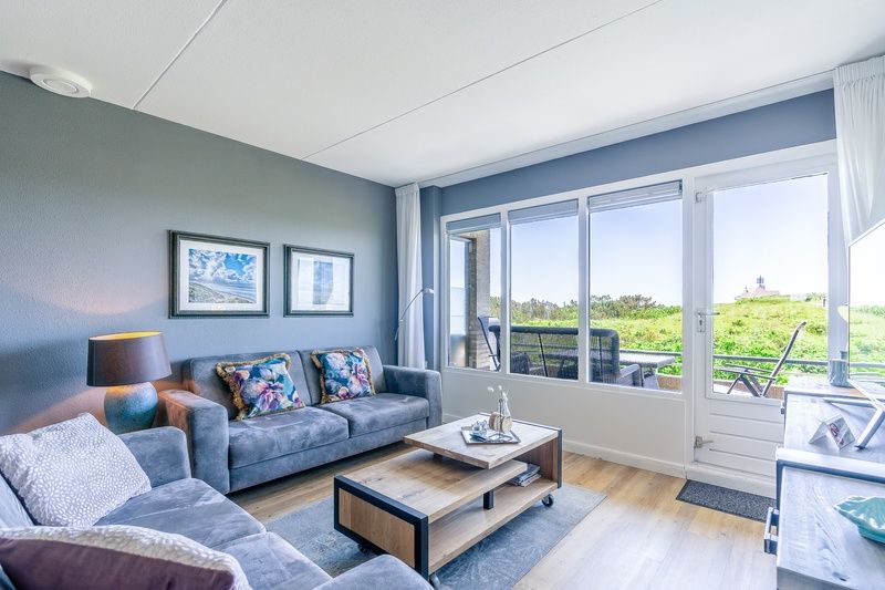 Apartment Juliana 042 in De Koog, Texel, offers a comfortable seating area with views of the Wadden Islands.