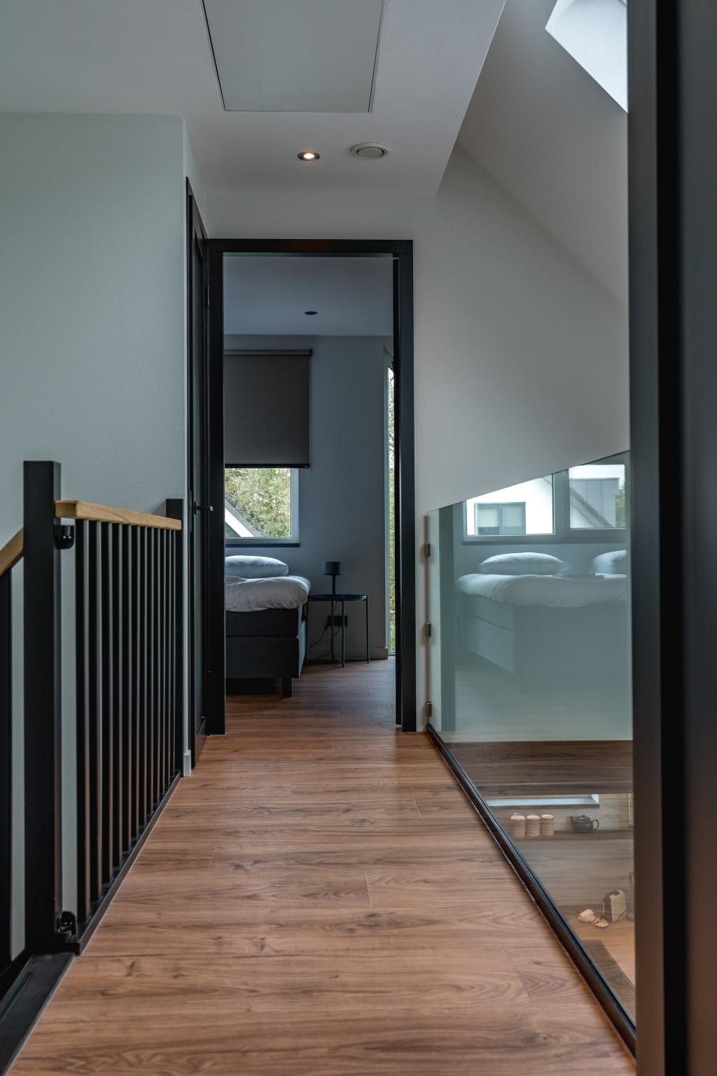 IJsvogel 10 vakantiehuis in De Koog Texel met stijlvolle gang naar slaapkamers.