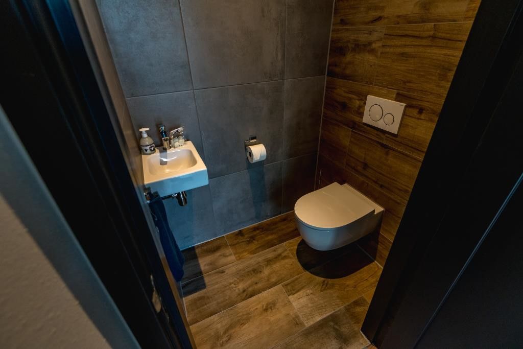 Stylish toilet in Kluut 16a vacation home in De Koog, Texel.