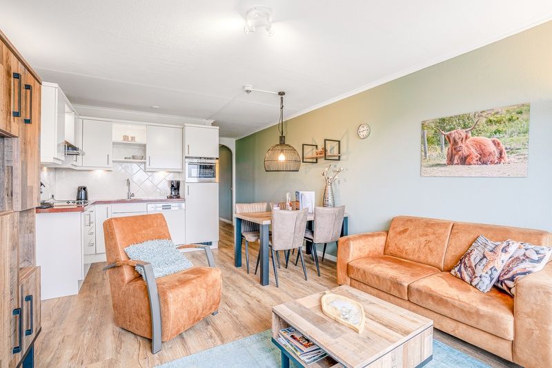 Open kitchen and dining area in Apartment Juliana 136 Island and Sea View, De Koog, Texel.