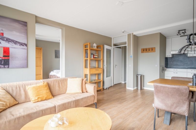 Spacious living room with access to bedrooms in Apartment Juliana 178 Eilandzicht, De Koog, Texel.