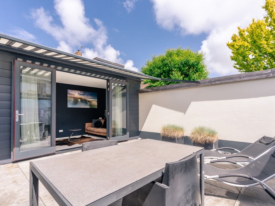 Enjoy the sunny veranda at Het Bospad - Brink 15 in De Koog, Texel. Perfect for relaxation on the Wadden Islands.