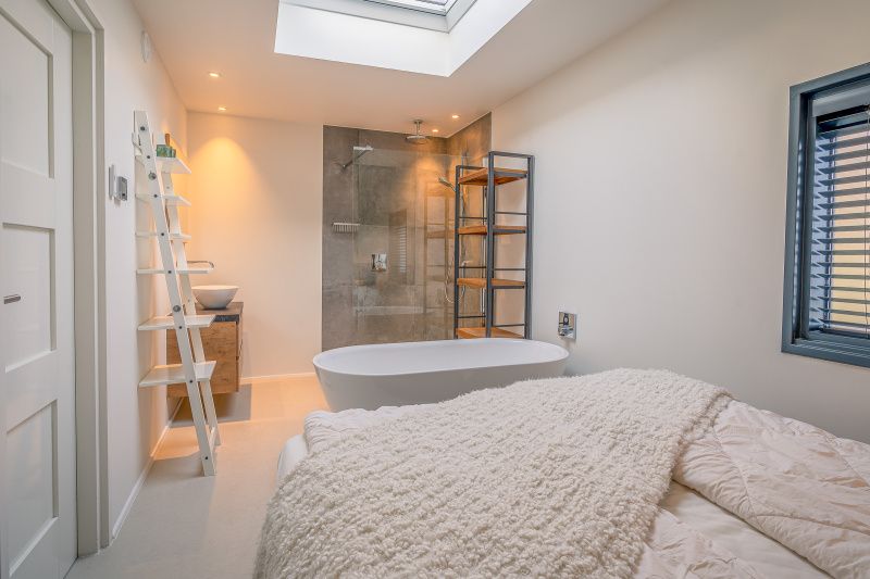 Bedroom with ensuite bathroom in Het Bospad - Brink 15, De Koog, Texel. Comfort and luxury on the Wadden Islands.